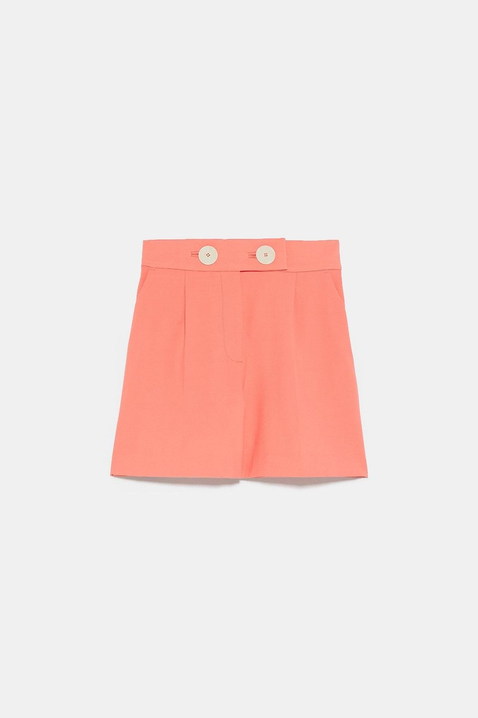 8 Short Pants Playful Ini Berhasil Ubah OOTD Musim Panas-mu 