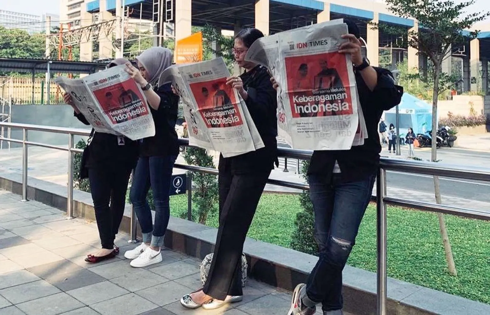 "Siapa Pribumi Asli Indonesia?" Jadi Headline Koran IDN Times Pertama