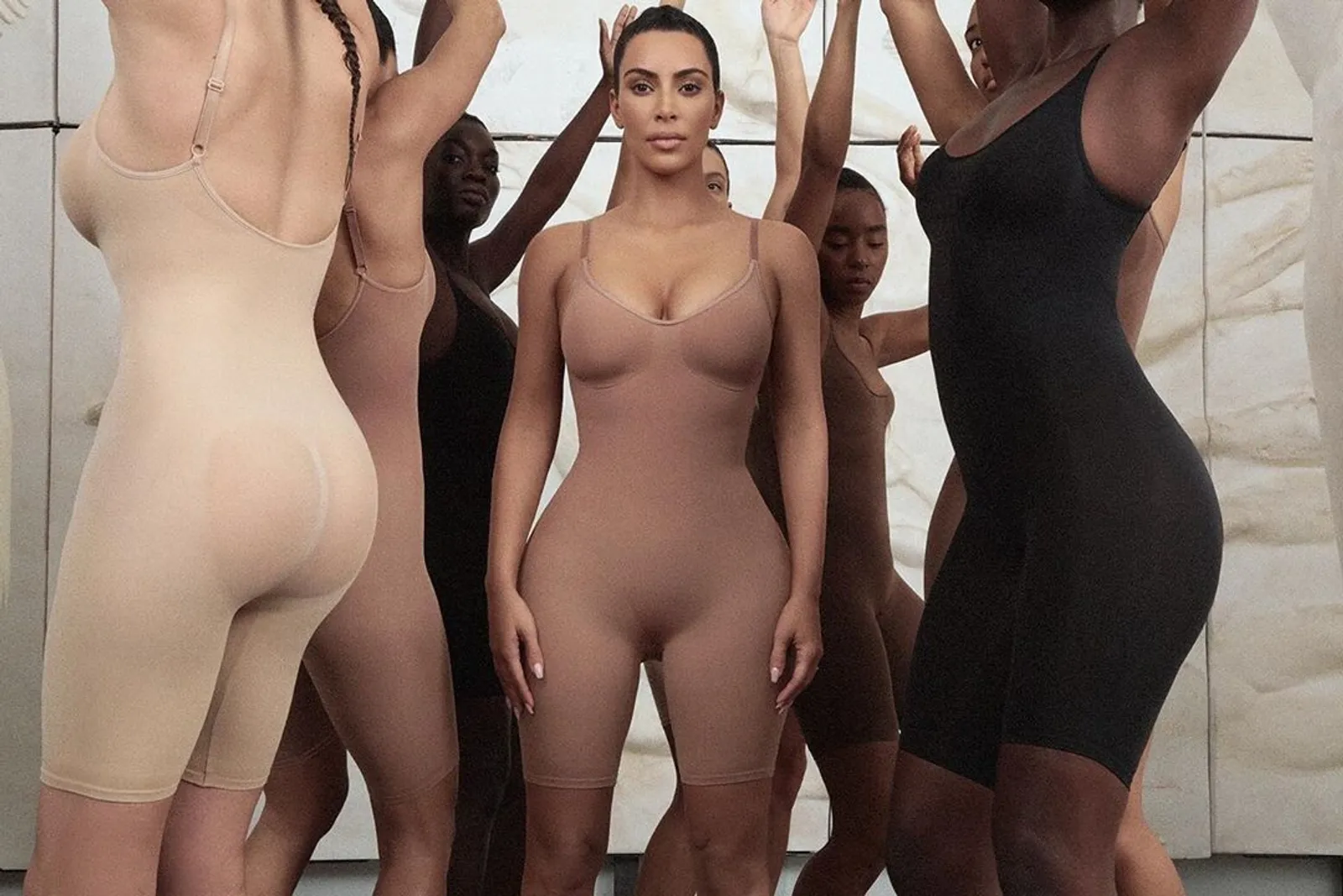 Kontroversi Brand KIMONO Milik Kim Kardashian West