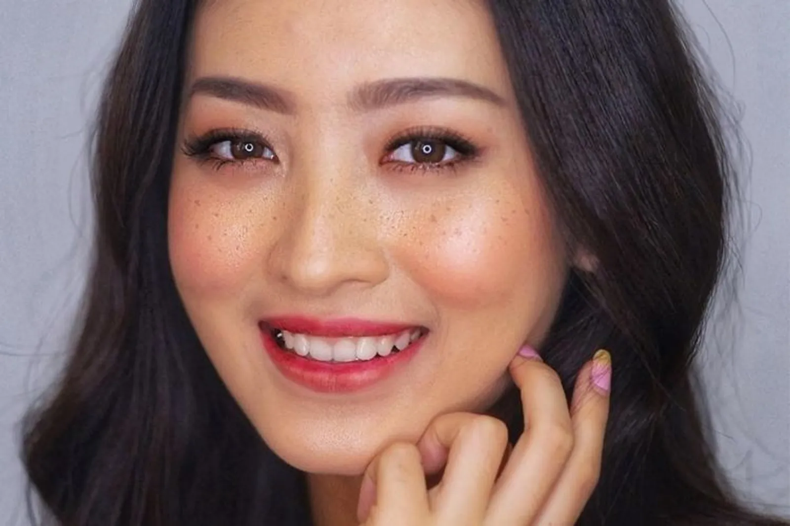 Mirip Artis Korea, Intip 7 Gaya Makeup Natasha Wilona