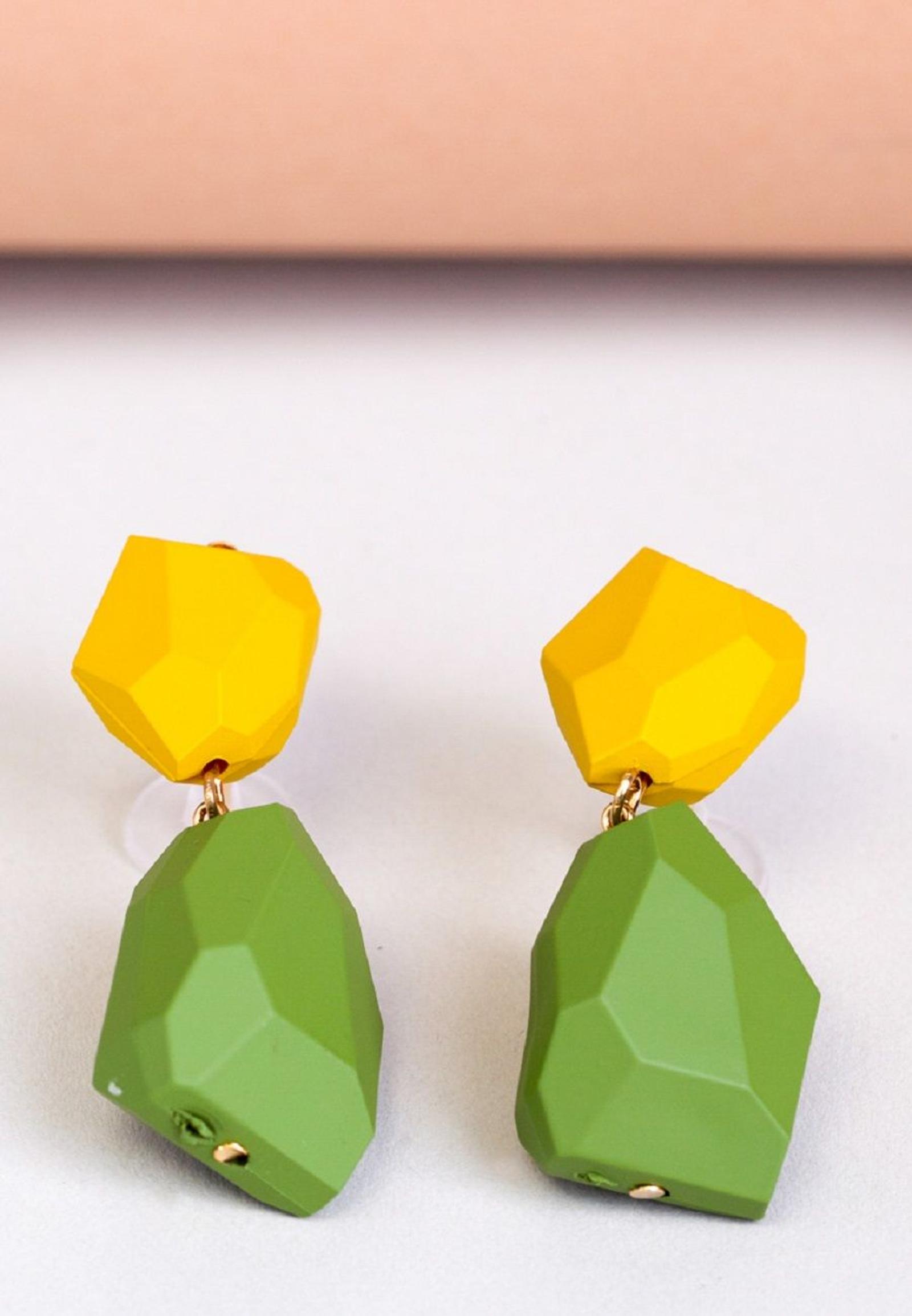 Anting-anting Gemas Ini Bikin Kamu Tambah Chic 