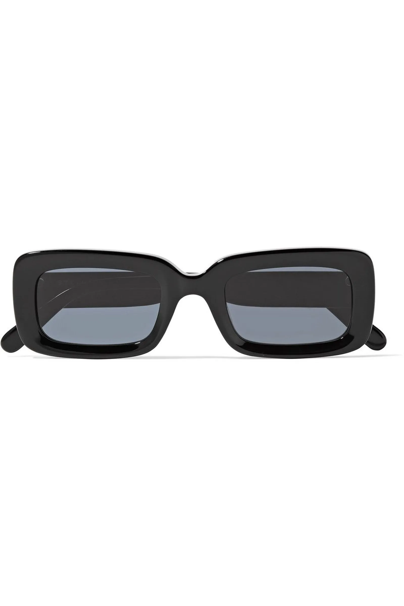 #PopbelaOOTD: Kacamata Hitam Model Kotak yang Trending