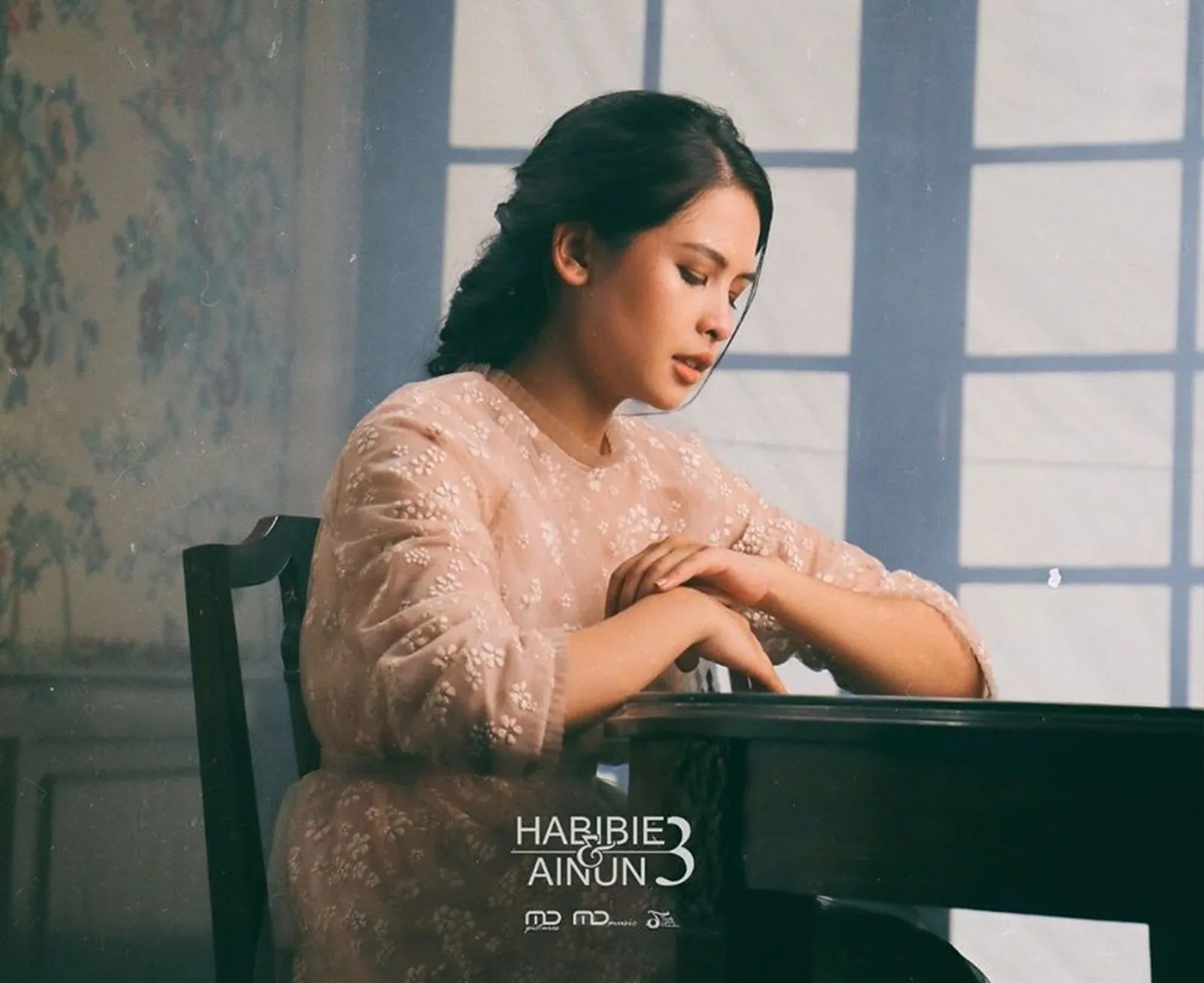 Pesan Haru dalam Lagu Maudy Ayunda untuk Film ‘Habibie & Ainun 3’