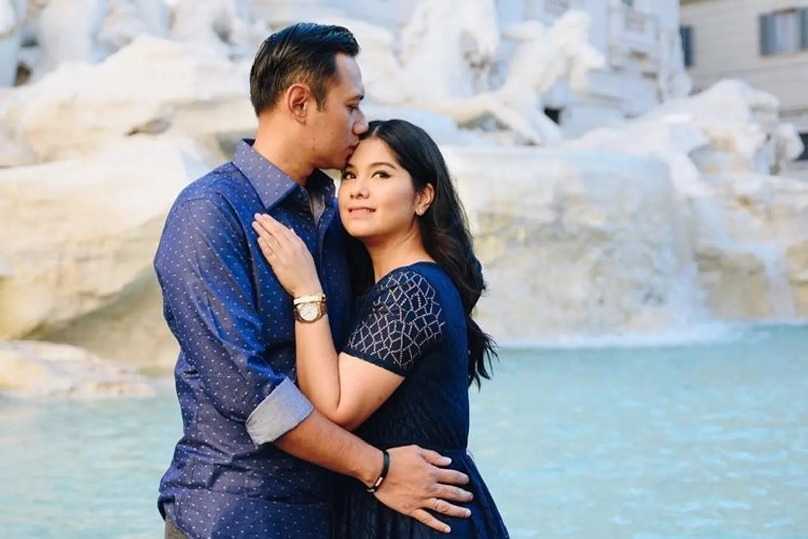 Menikah dengan Politisi, 5 Artis Indonesia Ini Setia Menemani