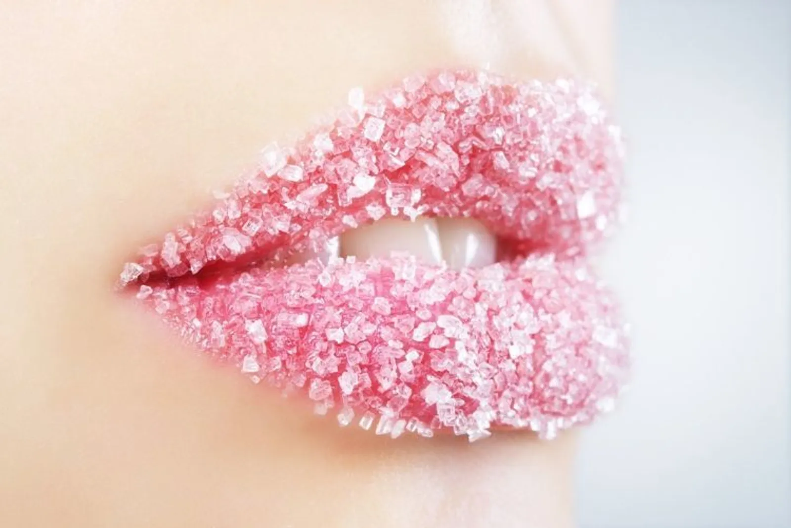 7 Penyebab Bibir Hitam yang Harus Kamu Hindari