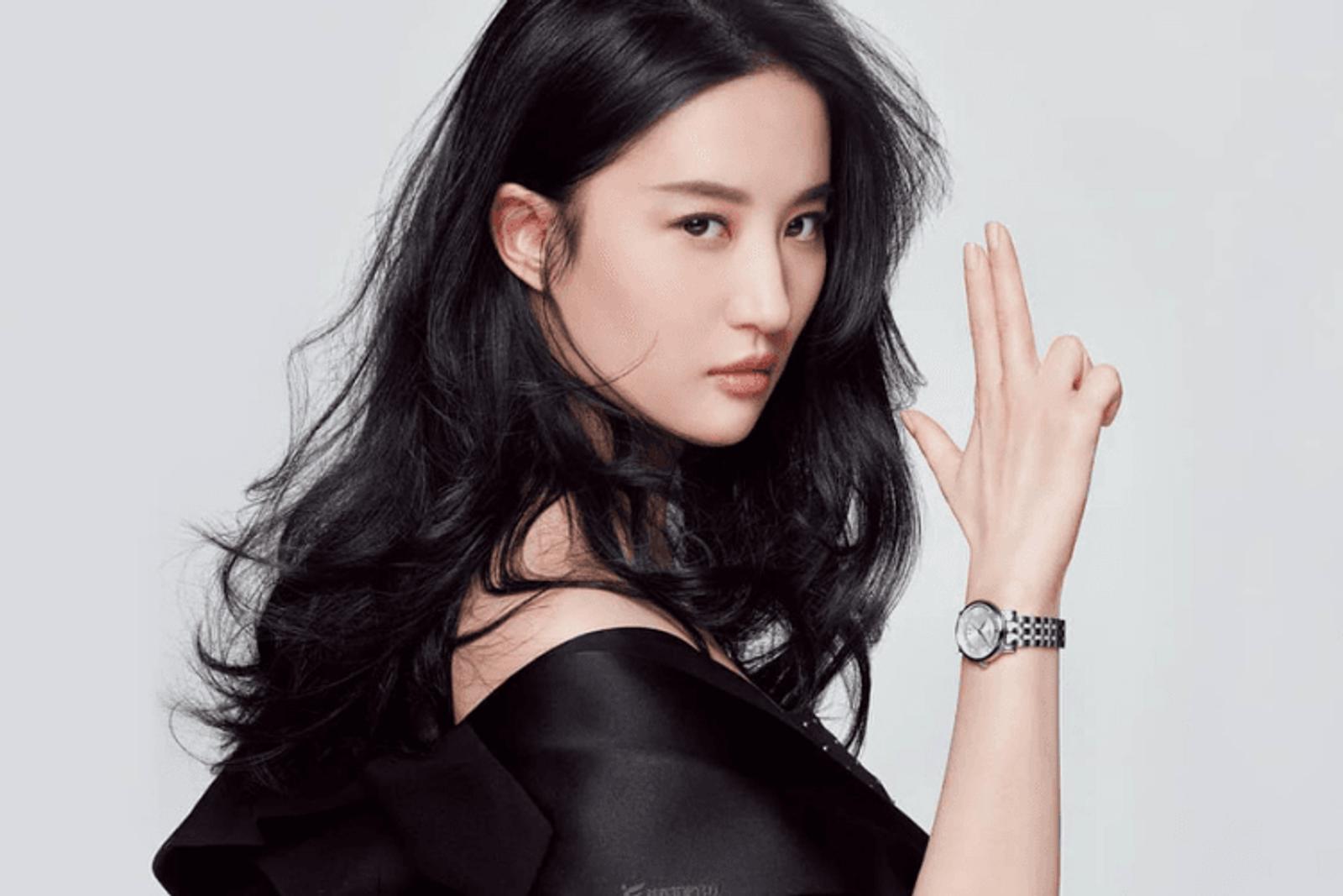 7 Potret Liu Yifei, Pemeran Mulan yang Sukses Mencuri Perhatian