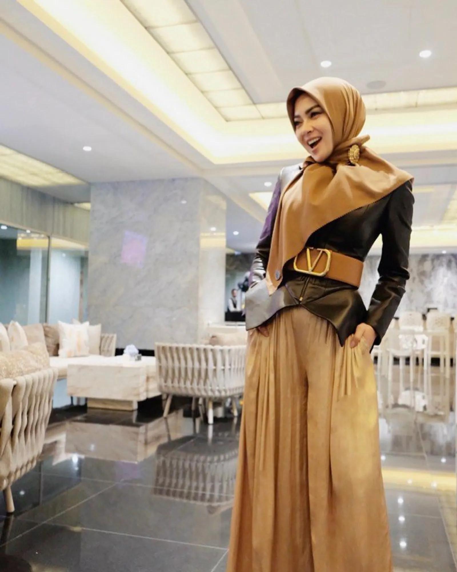Trik Padu-padan Hijab yang Elegan a la Syahrini