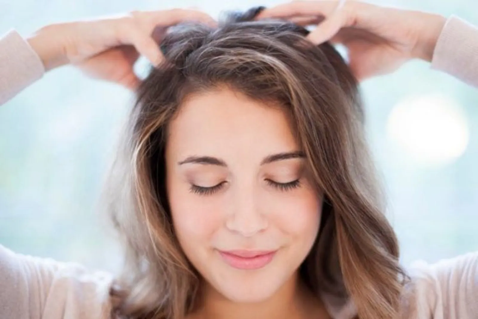 7 Cara Tepat Merawat Rambut Rontok Berlebihan