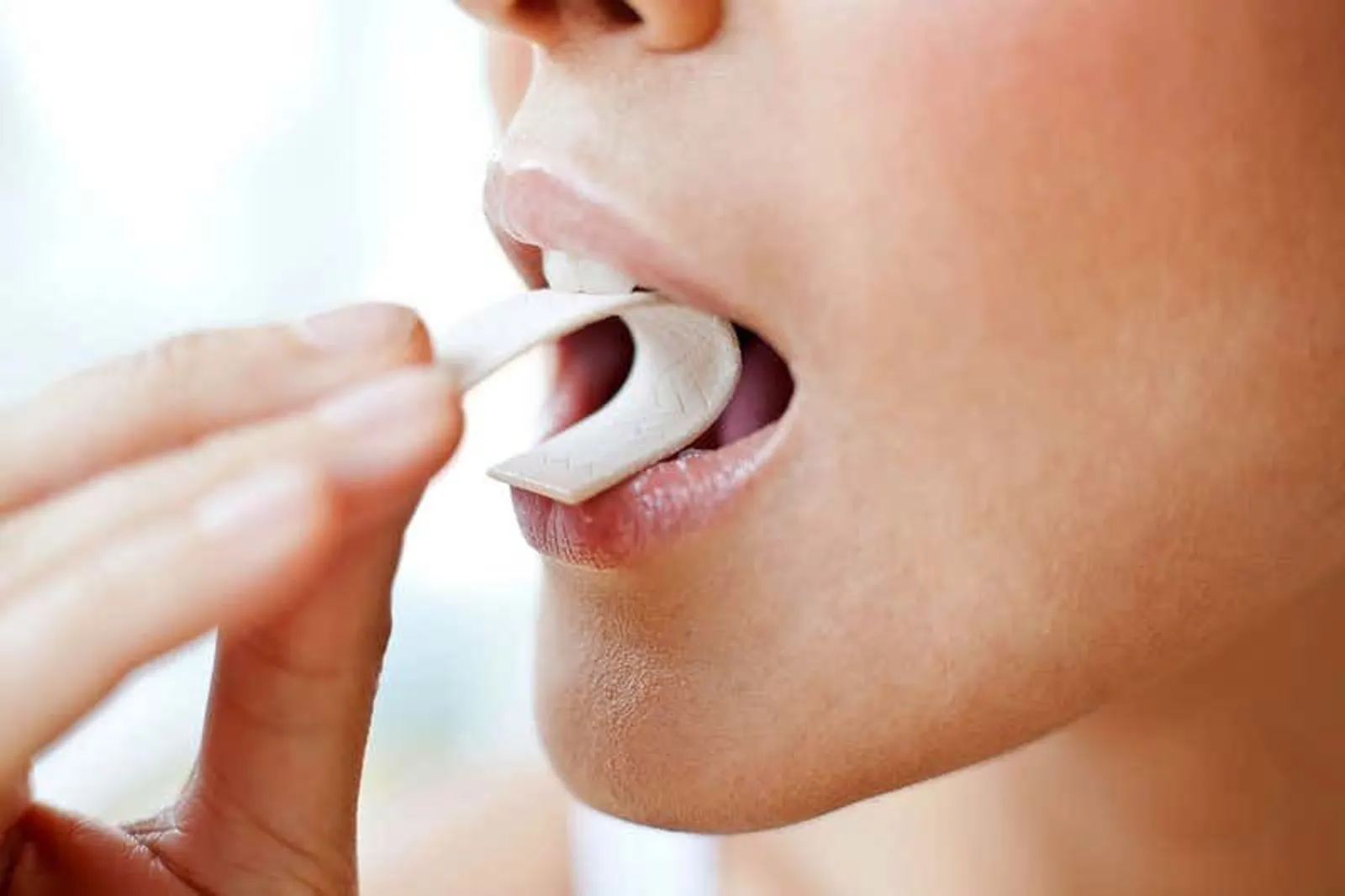 Bukan Cuma dengan Berkumur, Ini 10 Cara Mengatasi Bau Mulut