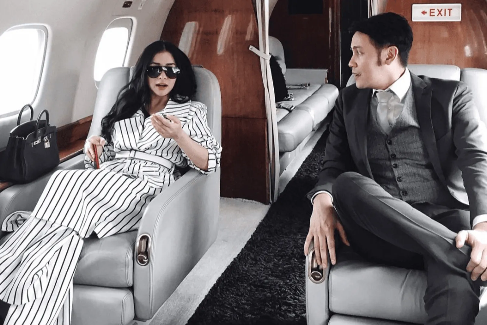 7 Artis Indonesia yang Sering Posting Saat Naik Private Jet