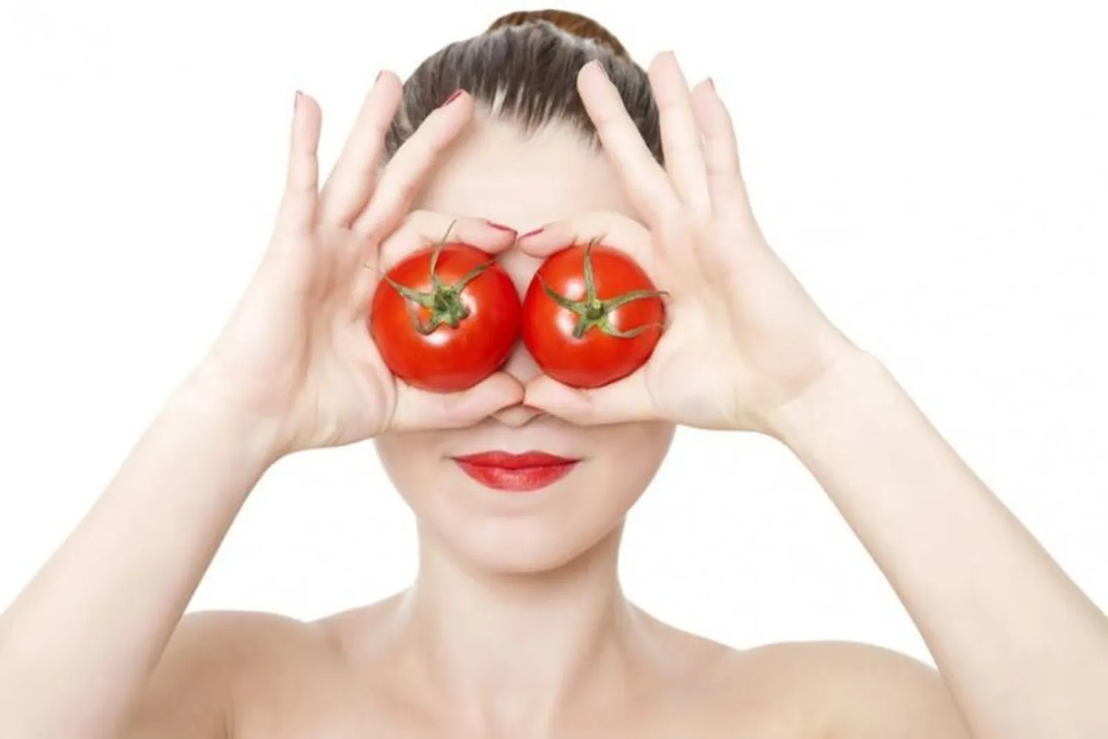 8 Manfaat Masker Tomat untuk Kecantikan yang Perlu Kamu Tahu