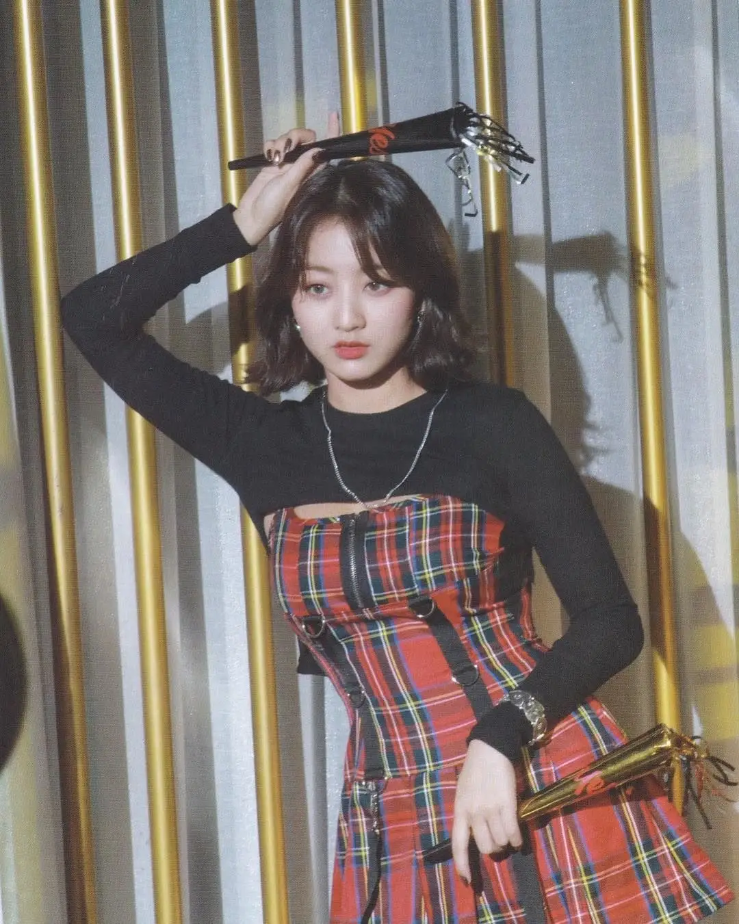 Potret OOTD Chic Jihyo TWICE, Kekasih Kang Daniel 