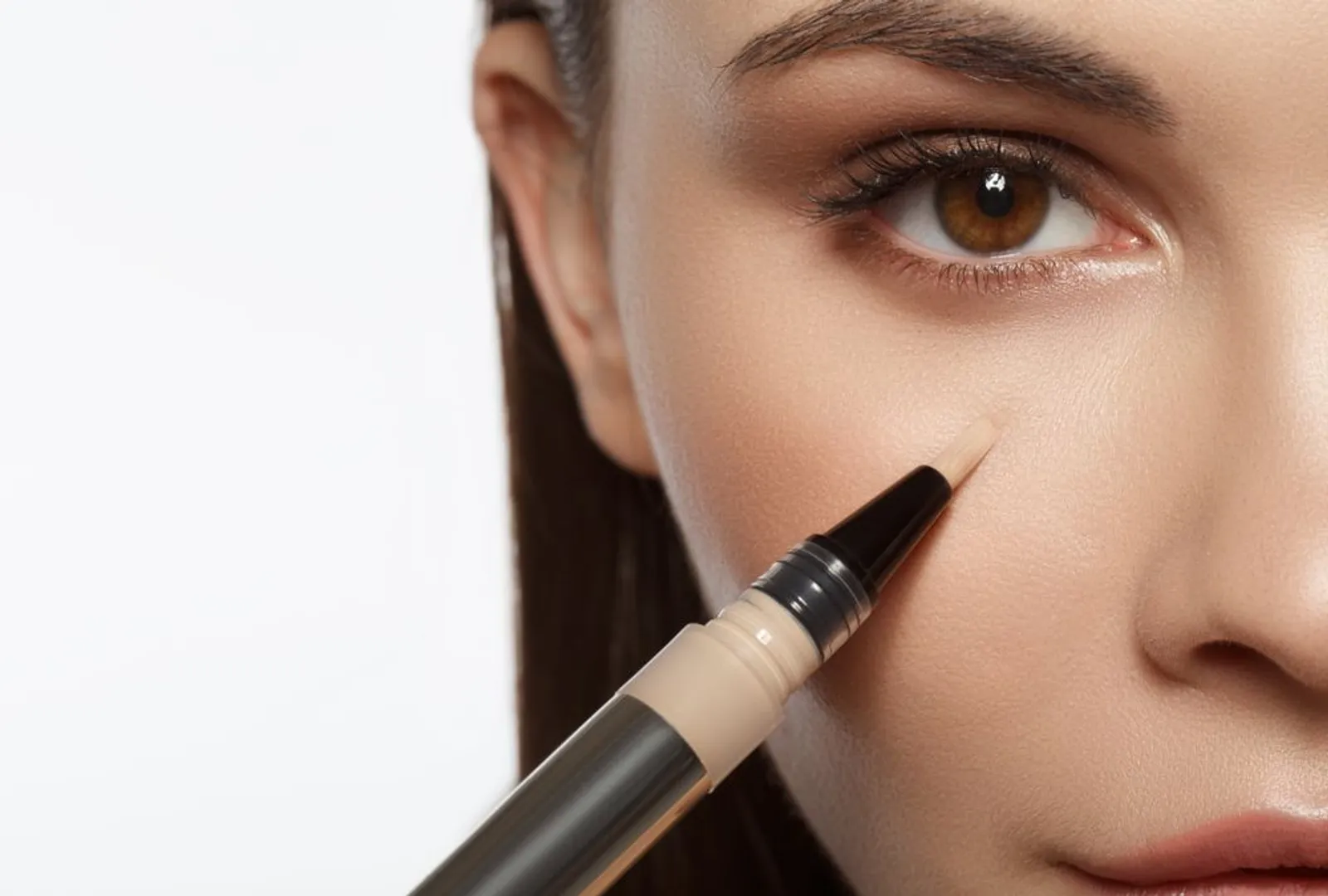5 Makeup Hacks Ketika Si Cewek Cuek Berubah Jadi Feminim 