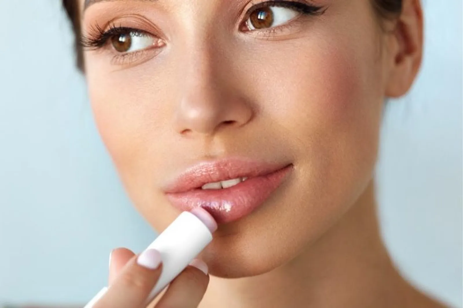 Biar Lebih Lembut, Ini 7 Pilihan Lip Balm untuk Bibir Kering