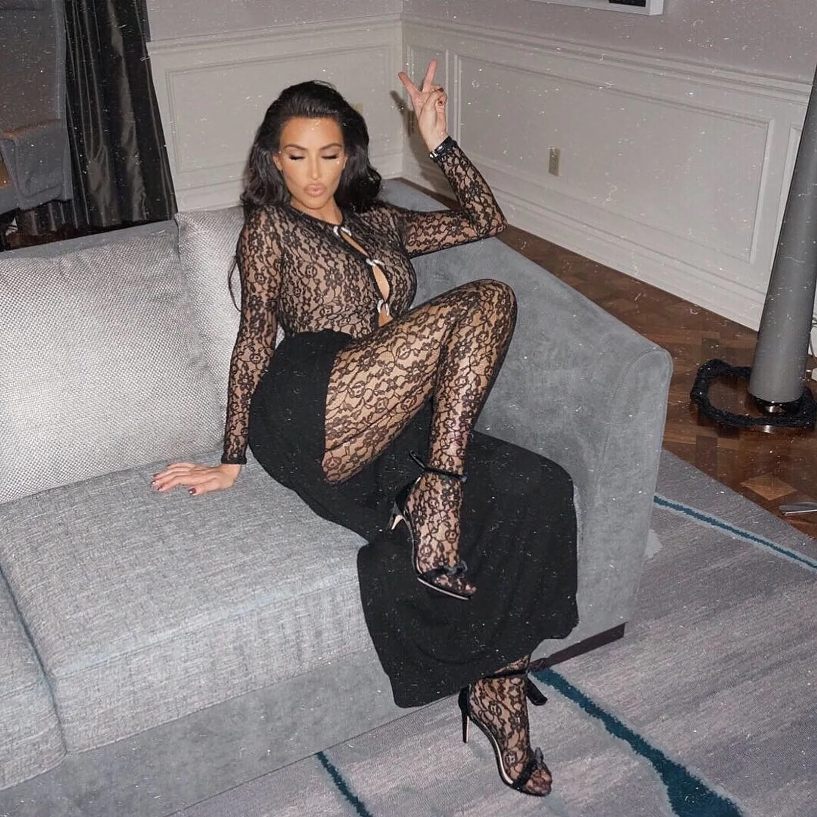 10 Potret Seksi Kim Kardashian West yang Terlalu Seksi (Banget!)