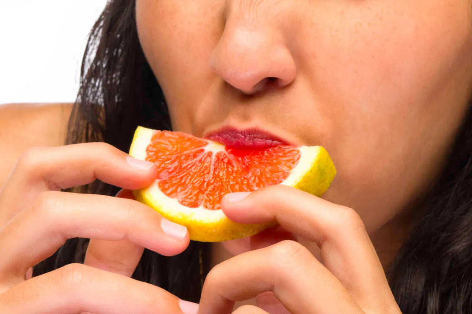9 Makanan dan Minuman Penyegar Mulut Sebelum Berciuman 