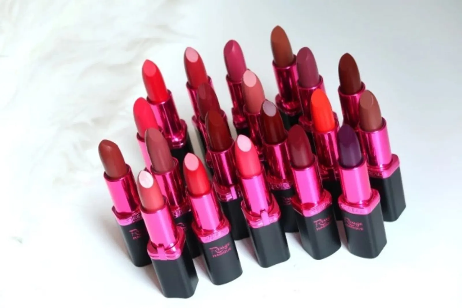 7 Pilihan Lipstik yang Cocok untuk Bibir Kering