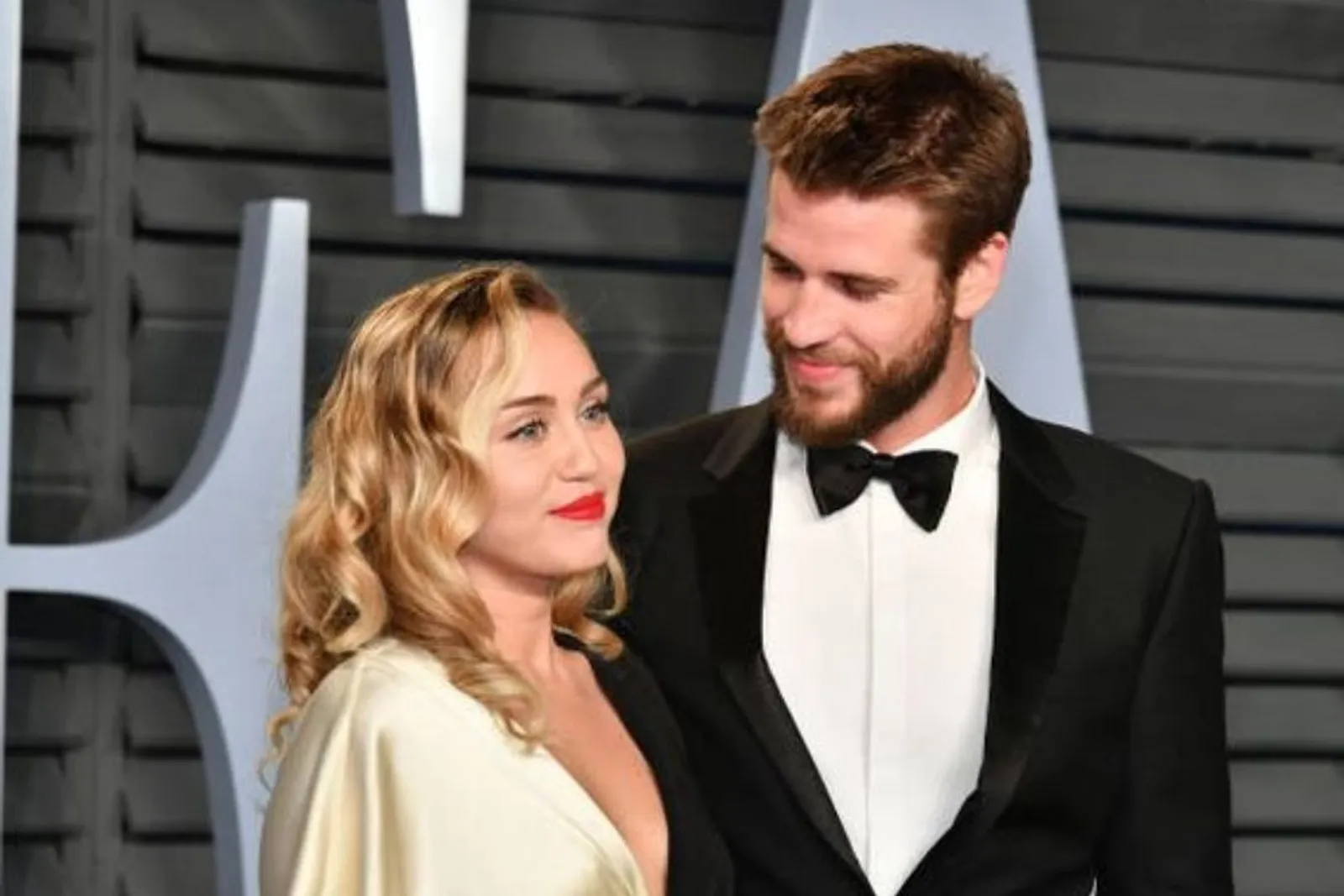Miley-Liam & 5 Pasang Artis yang Lebih Lama Pacaran Dibanding Menikah