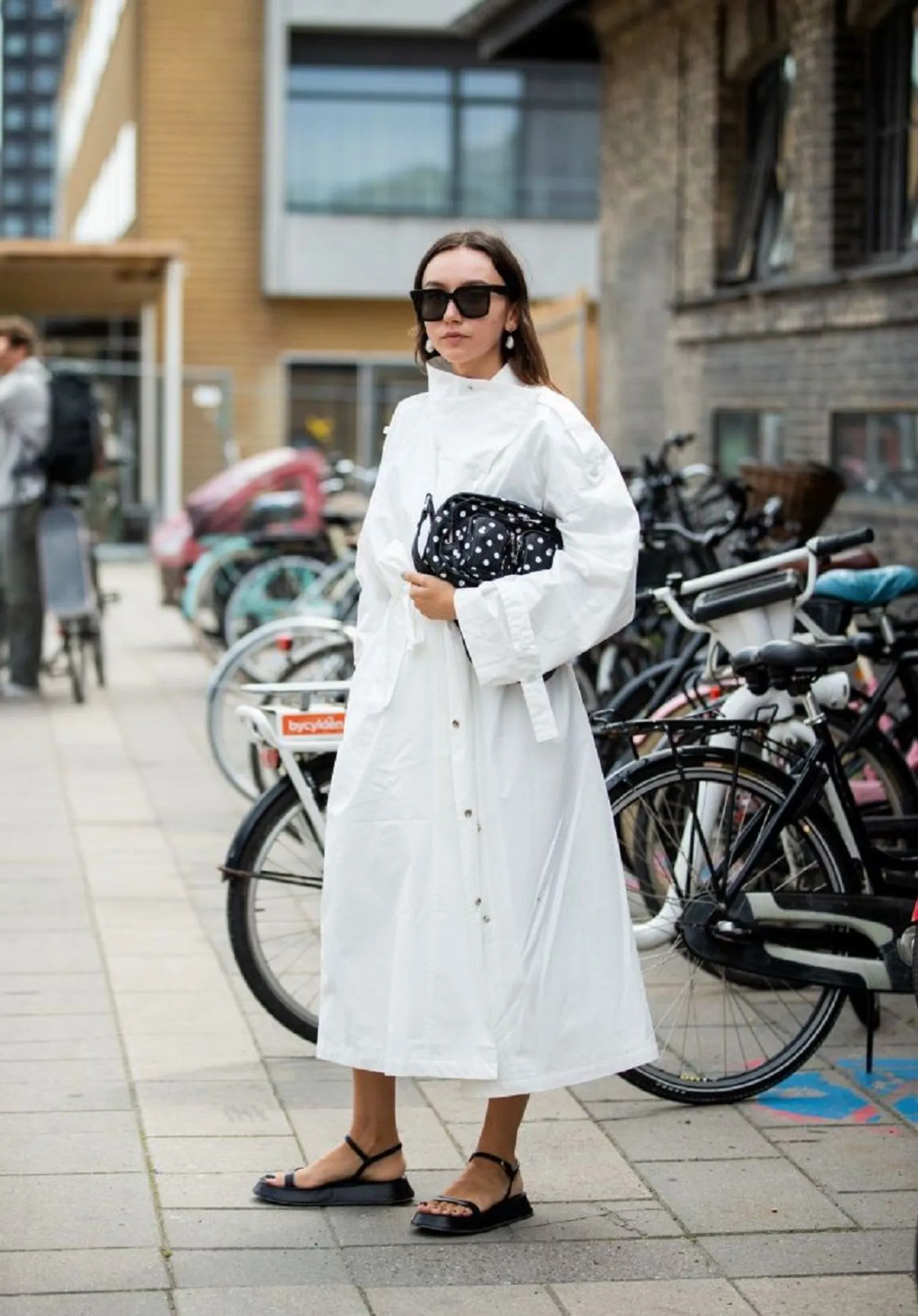 Trik Bergaya Minimalis a la Street Style Star Copenhagen Fashion Week