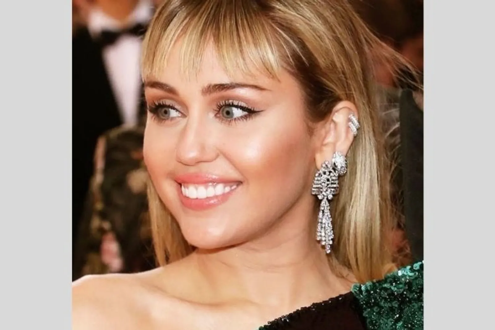 Dari Imut Hingga Seksi, Begini Transformasi Miley Cyrus