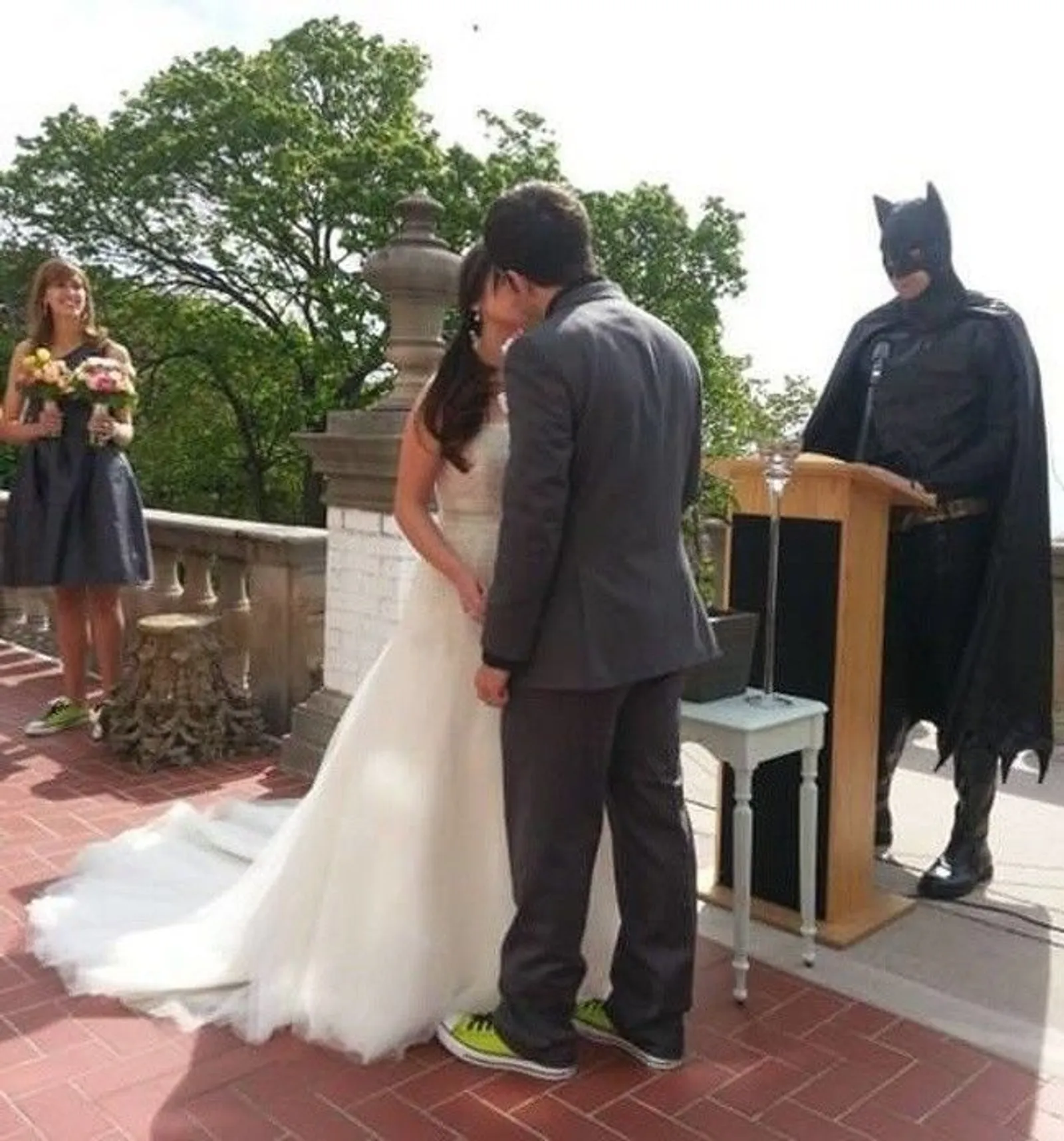 Jangan Biarkan 9 Foto Pernikahan Super Lucu Ini Bikin Kamu Gagal Fokus
