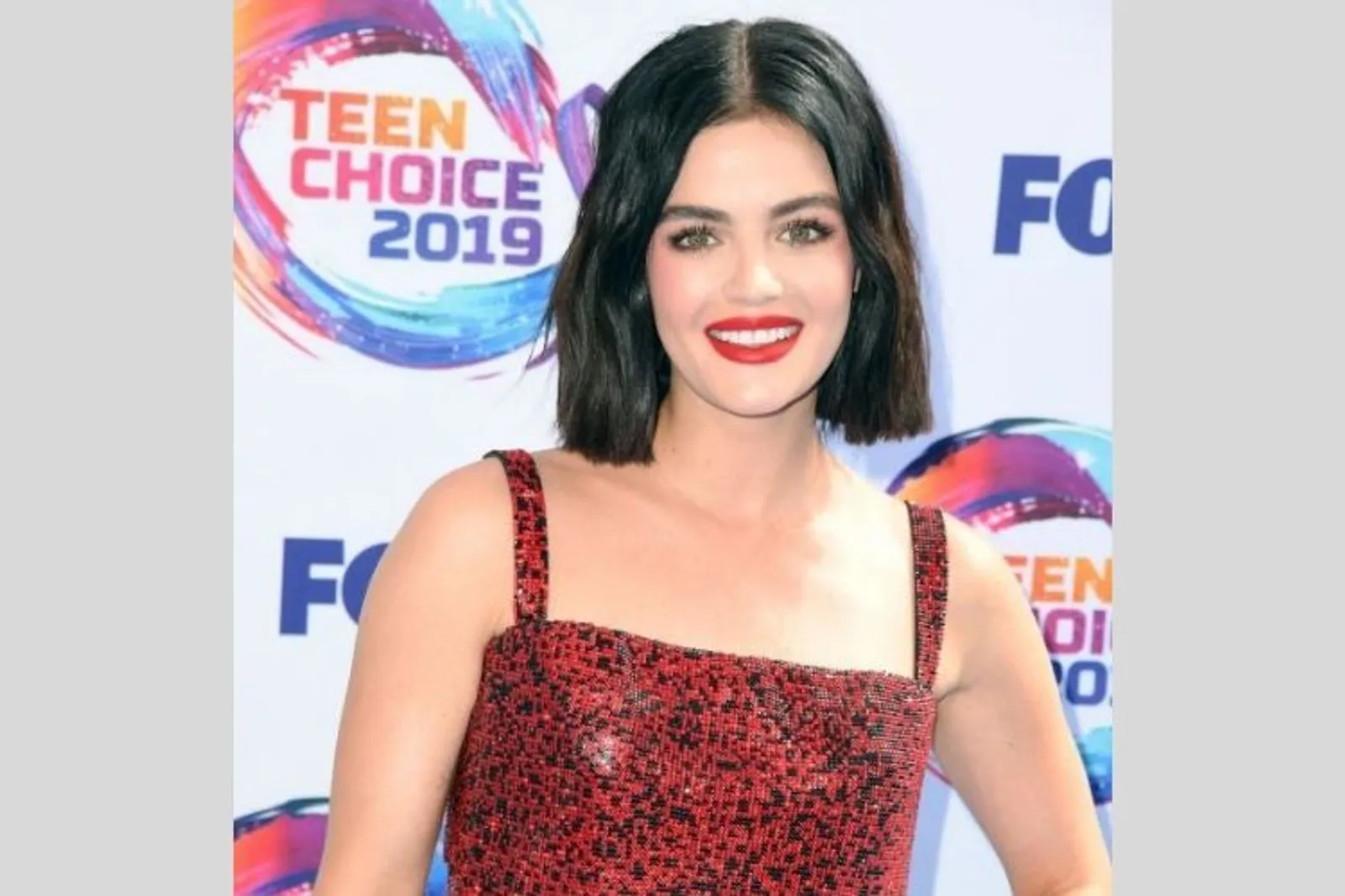 7 Gaya Makeup Seleb Hollywood yang Hadir di Teen Choice Awards 2019