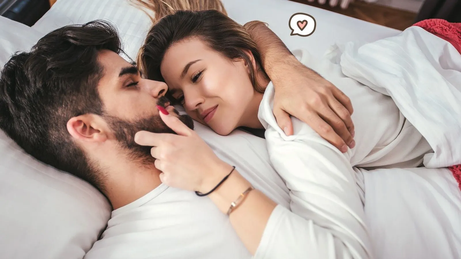 5 Cara Memandu Pasangan Agar Kamu Bisa Mencapai Orgasme
