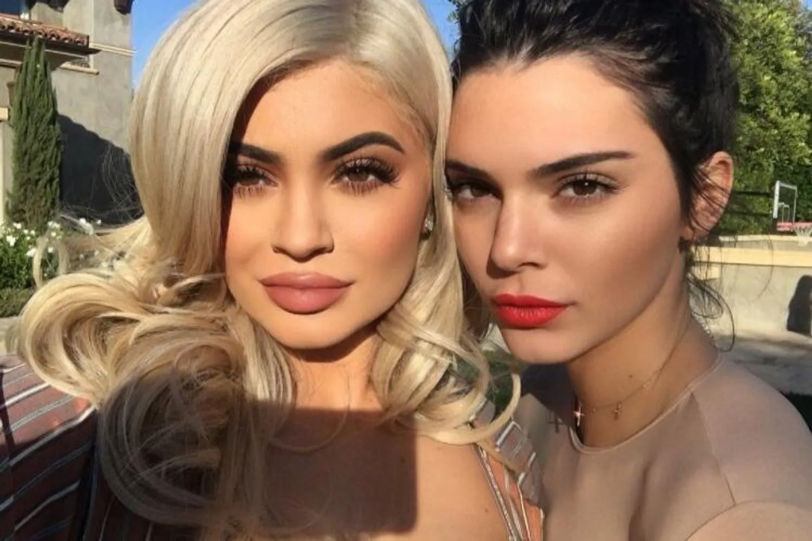 Sama-sama Memesona, Begini Gaya Makeup Kylie Jenner dan Kendall Jenner