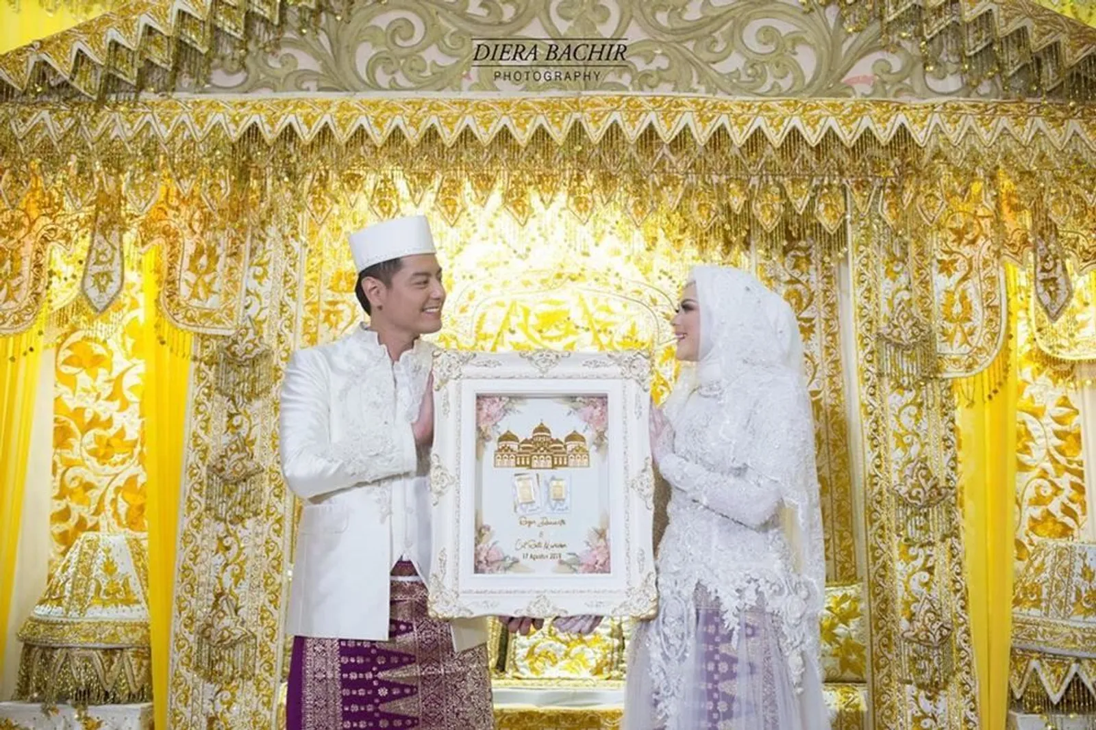 Foto Pernikahan Cut Meyriska - Roger Danuarta yang Bikin Netizen Kagum