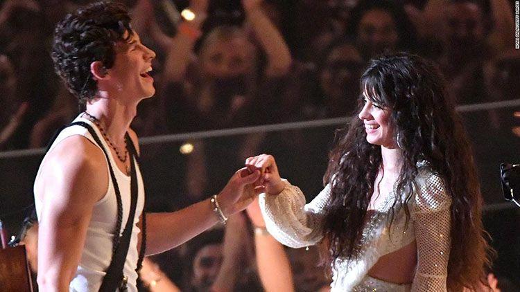 Shawn Mendes-Camila Cabello dan 3 Pasangan yang Adu Mesra di VMA 2019
