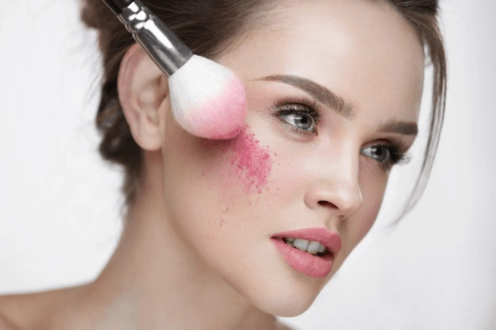 Nggak Susah, Ini 10 Tips Makeup untuk Kamu yang Mau Pergi ke Pesta