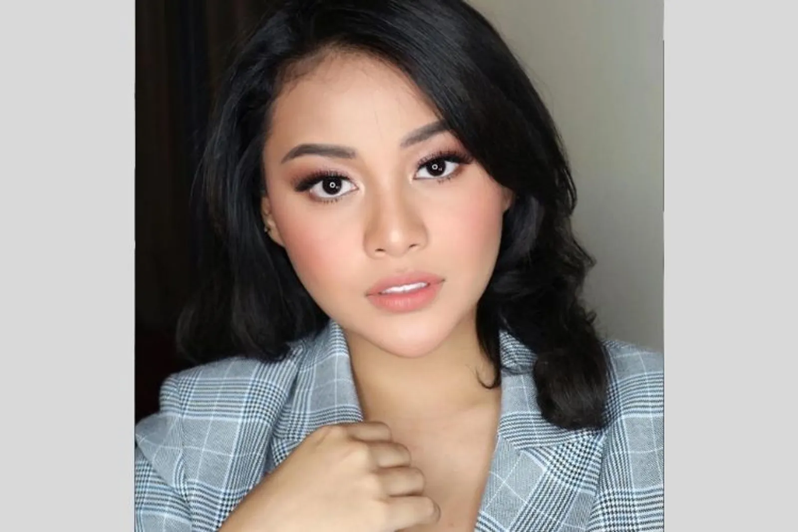 7 Gaya Makeup Artis Indonesia yang Bisa Jadi Inspirasi untuk ke Kantor