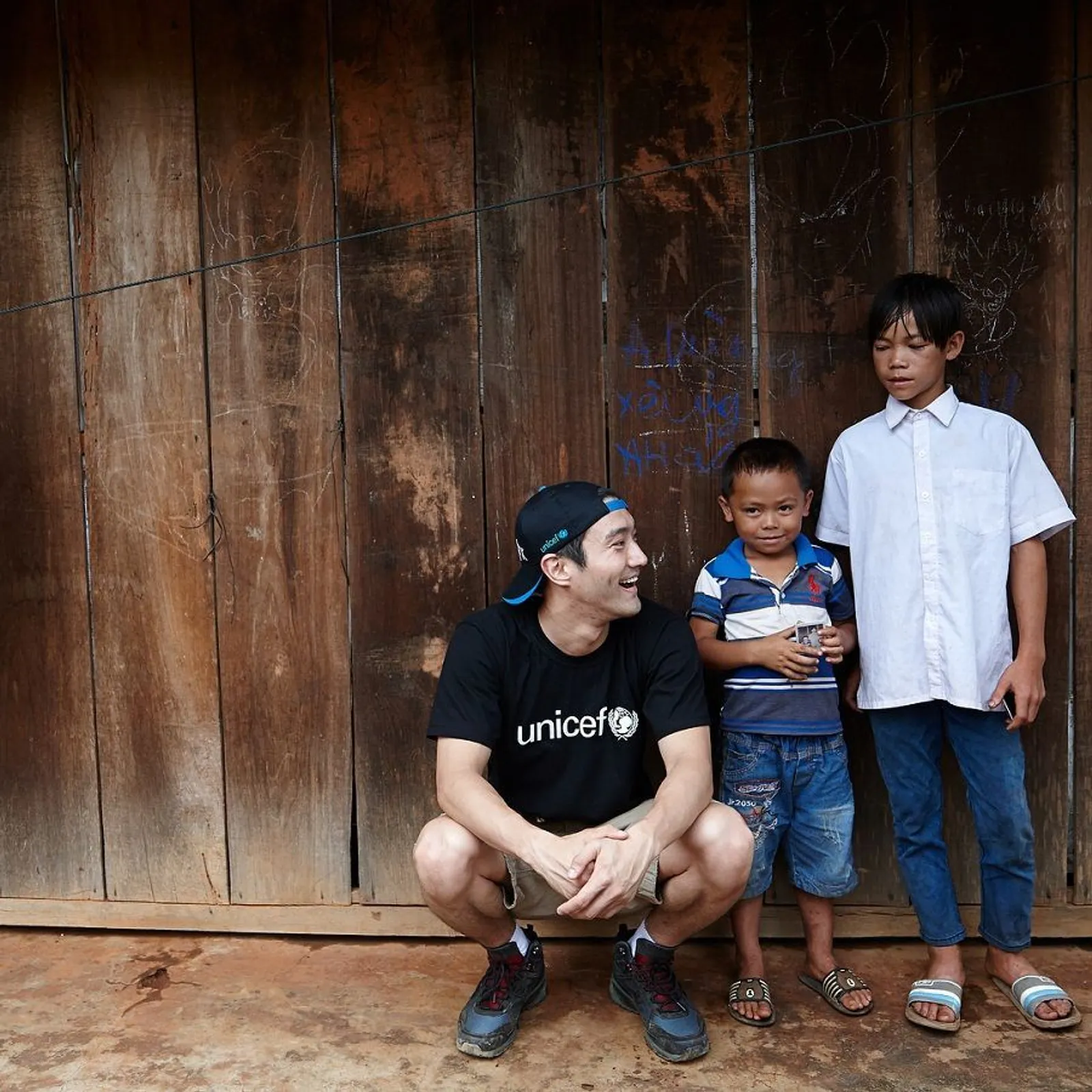 Salut Banget! Ini 12 Potret Menyejukkan Saat Siwon Jadi Duta UNICEF