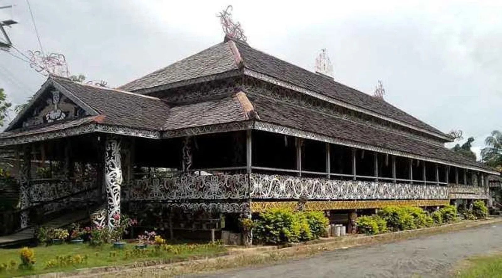 Keindahan 18 Rumah Adat Khas Indonesia dari Sabang Sampai Merauke