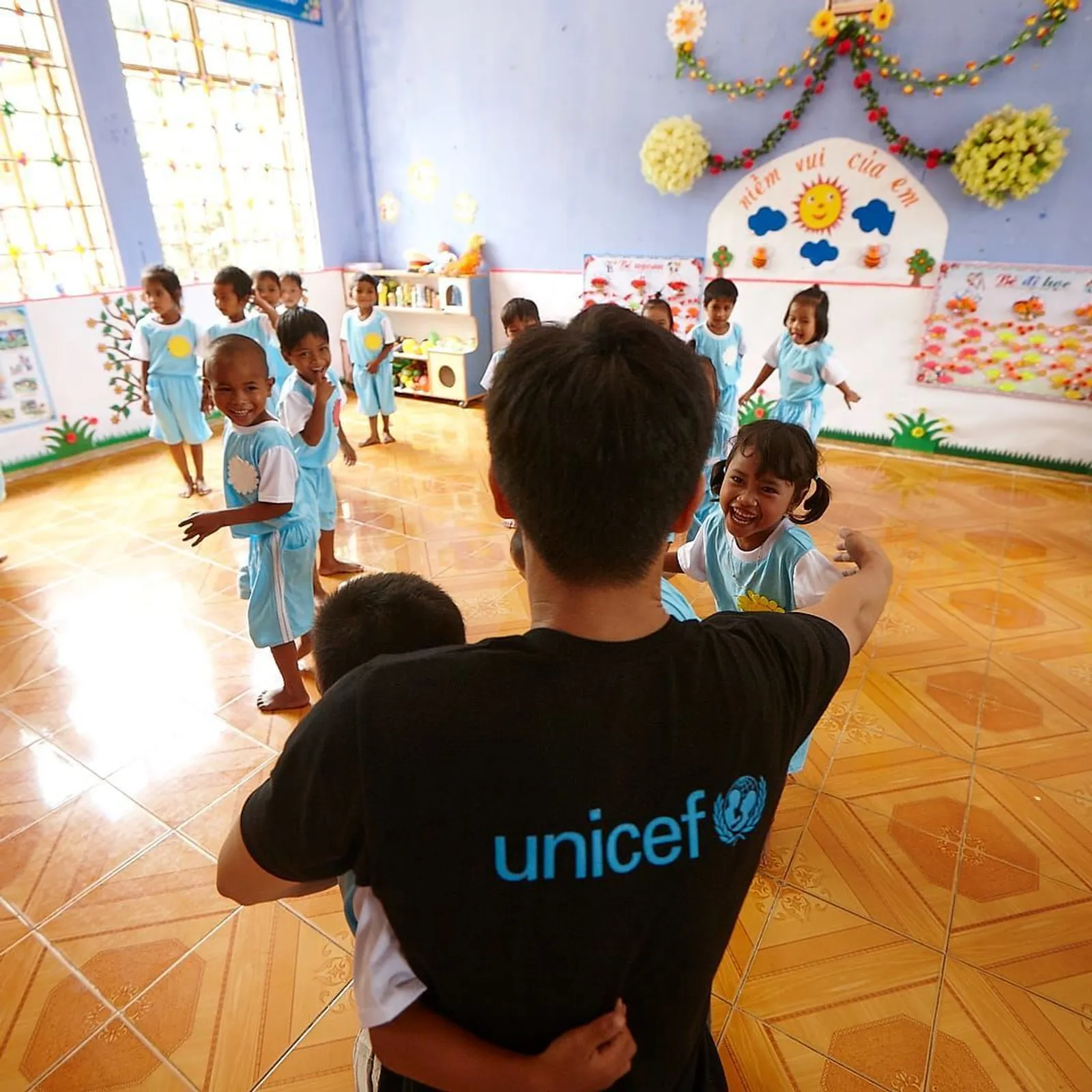 Salut Banget! Ini 12 Potret Menyejukkan Saat Siwon Jadi Duta UNICEF