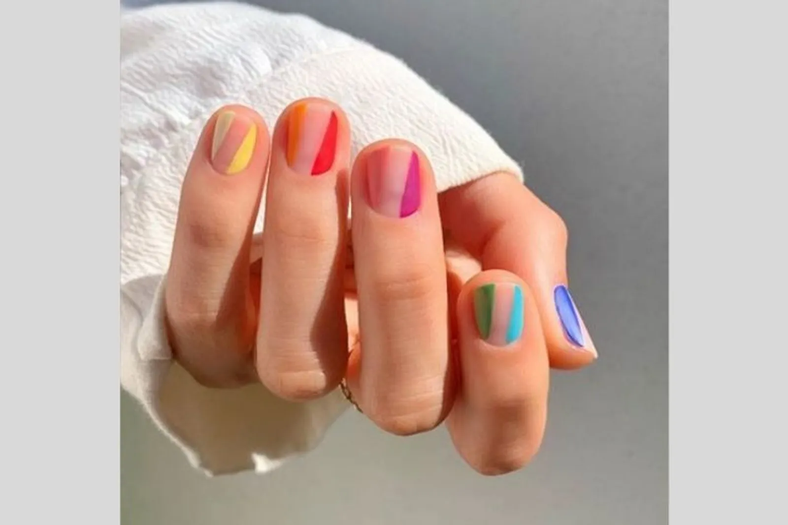7 Inspirasi Nail Art Cantik untuk Kencan dengan Si Dia