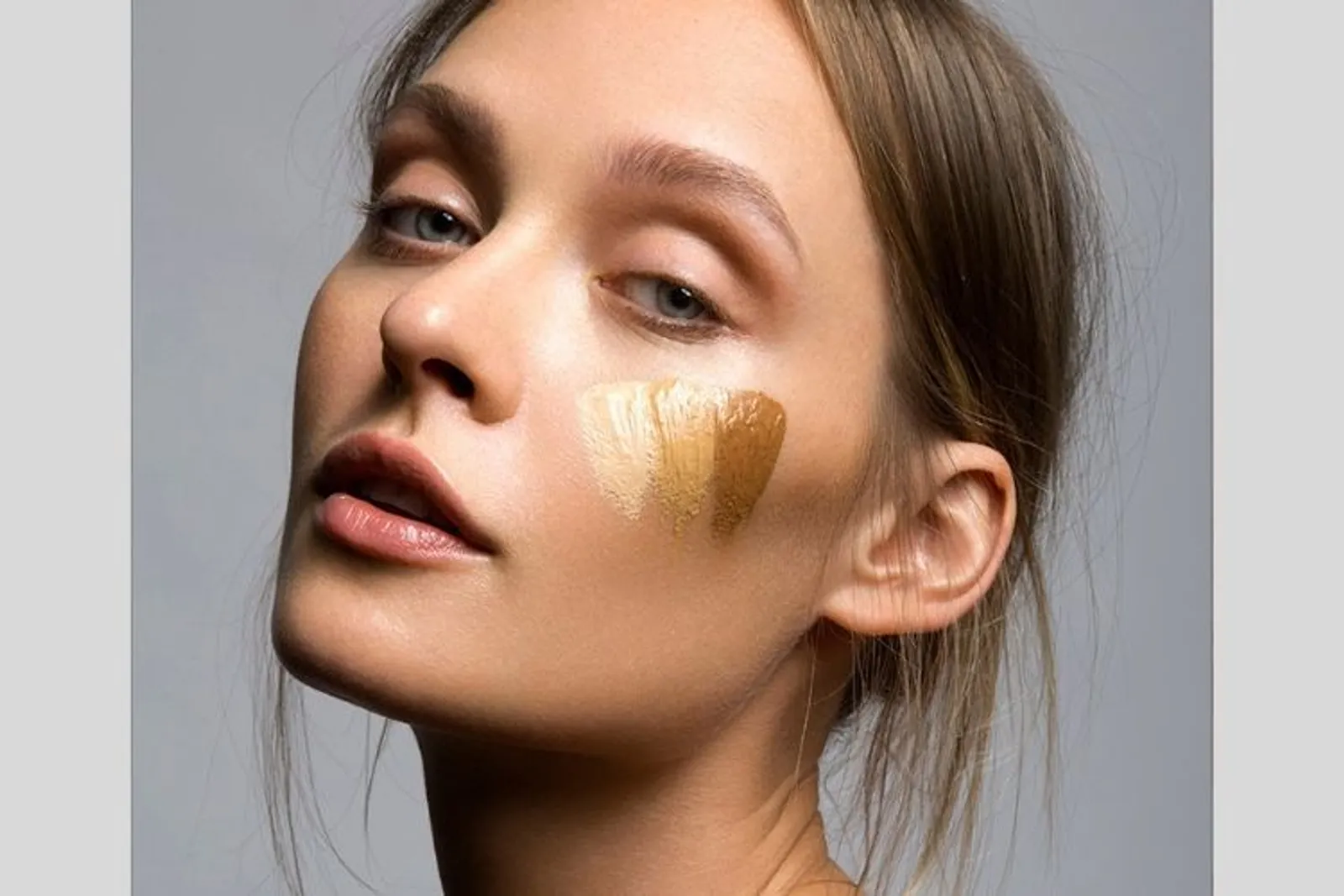 Biar Tahan Lama, Ikuti 7 Tips Makeup untuk Kulit Berminyak Ini