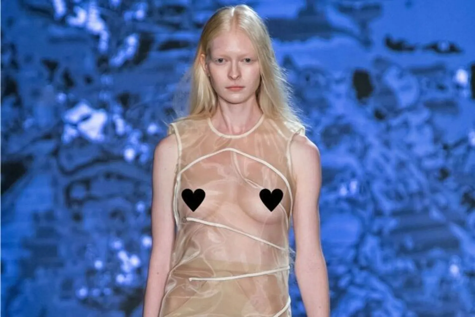 Terlalu Vulgar, Busana ini Muncul di New York Fashion Week Spring 2020