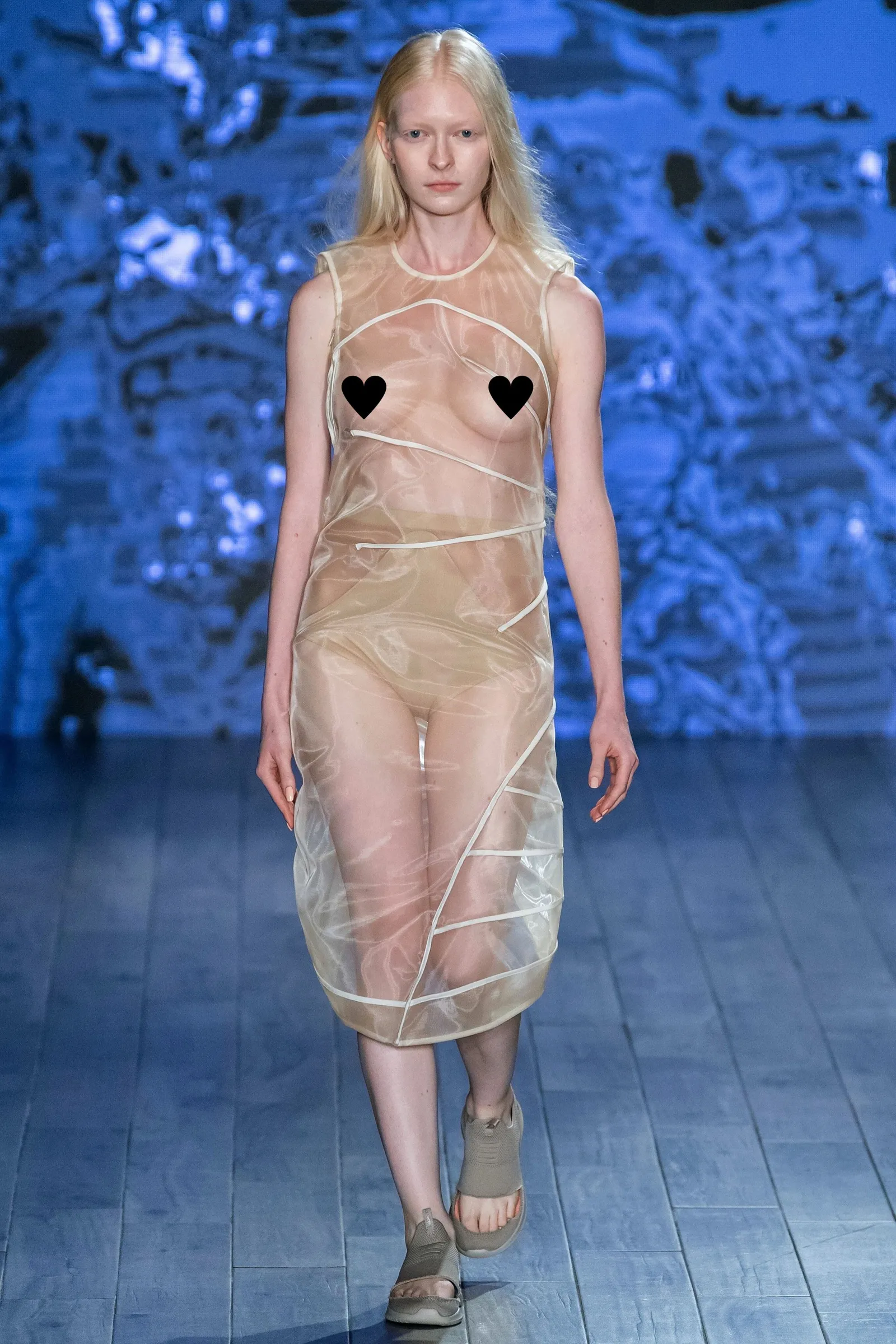 Terlalu Vulgar, Busana ini Muncul di New York Fashion Week Spring 2020