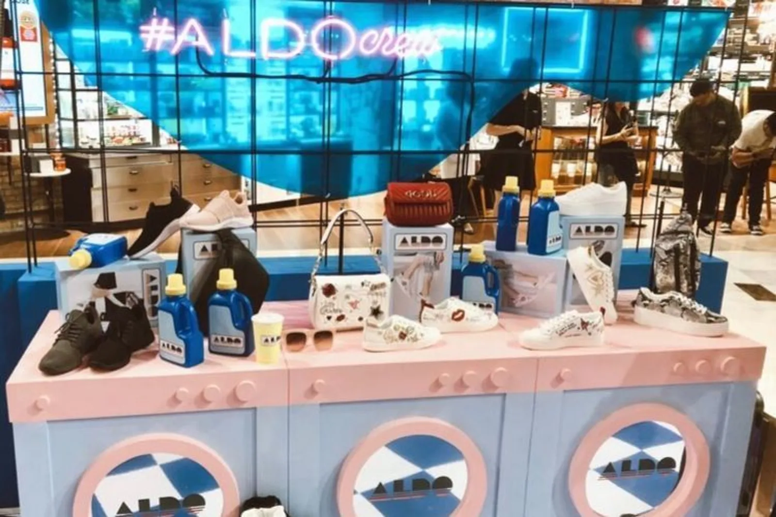 Koleksi Aldo Indonesia a la Retro Pop hingga Pop Up Store yang Catchy!