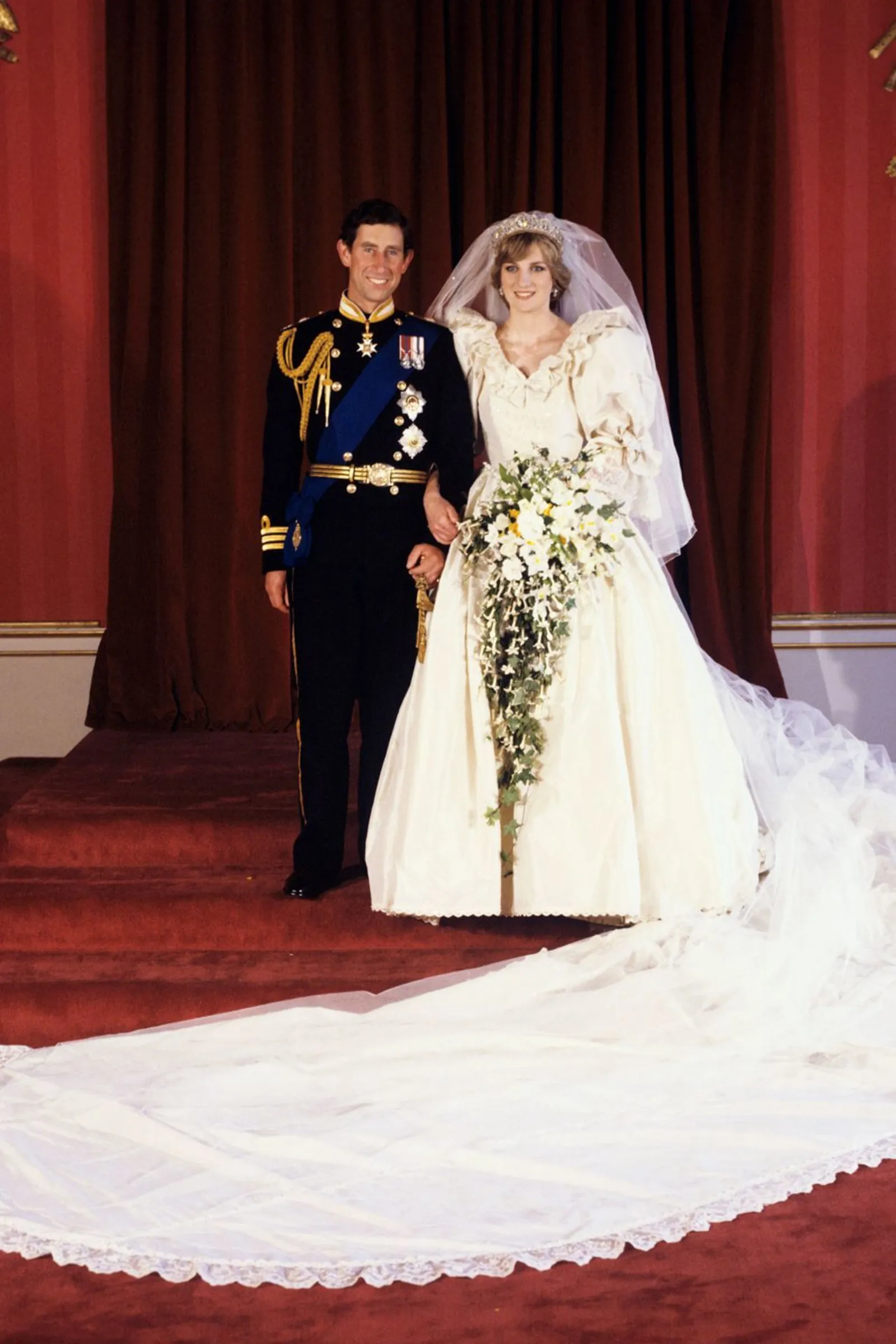 Seperti Cinderella, Ini Dia 12 Gaun Pernikahan Kerajaan Inggris