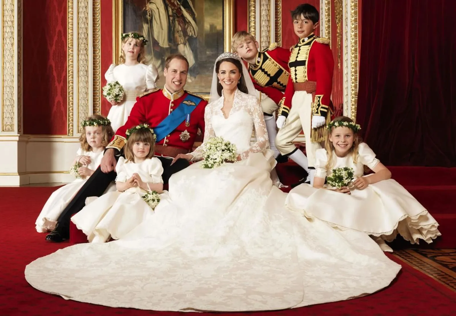 Seperti Cinderella, Ini Dia 12 Gaun Pernikahan Kerajaan Inggris