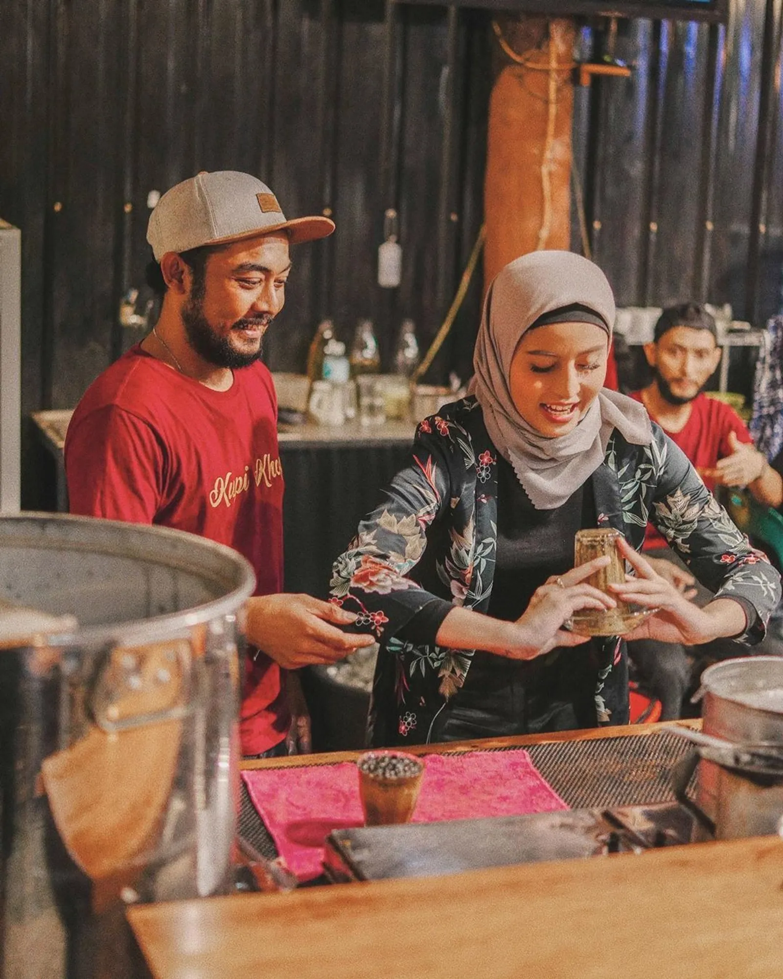Nggak Sekadar Liburan, Ini 10 Potret Kegiatan Awkarin di Aceh