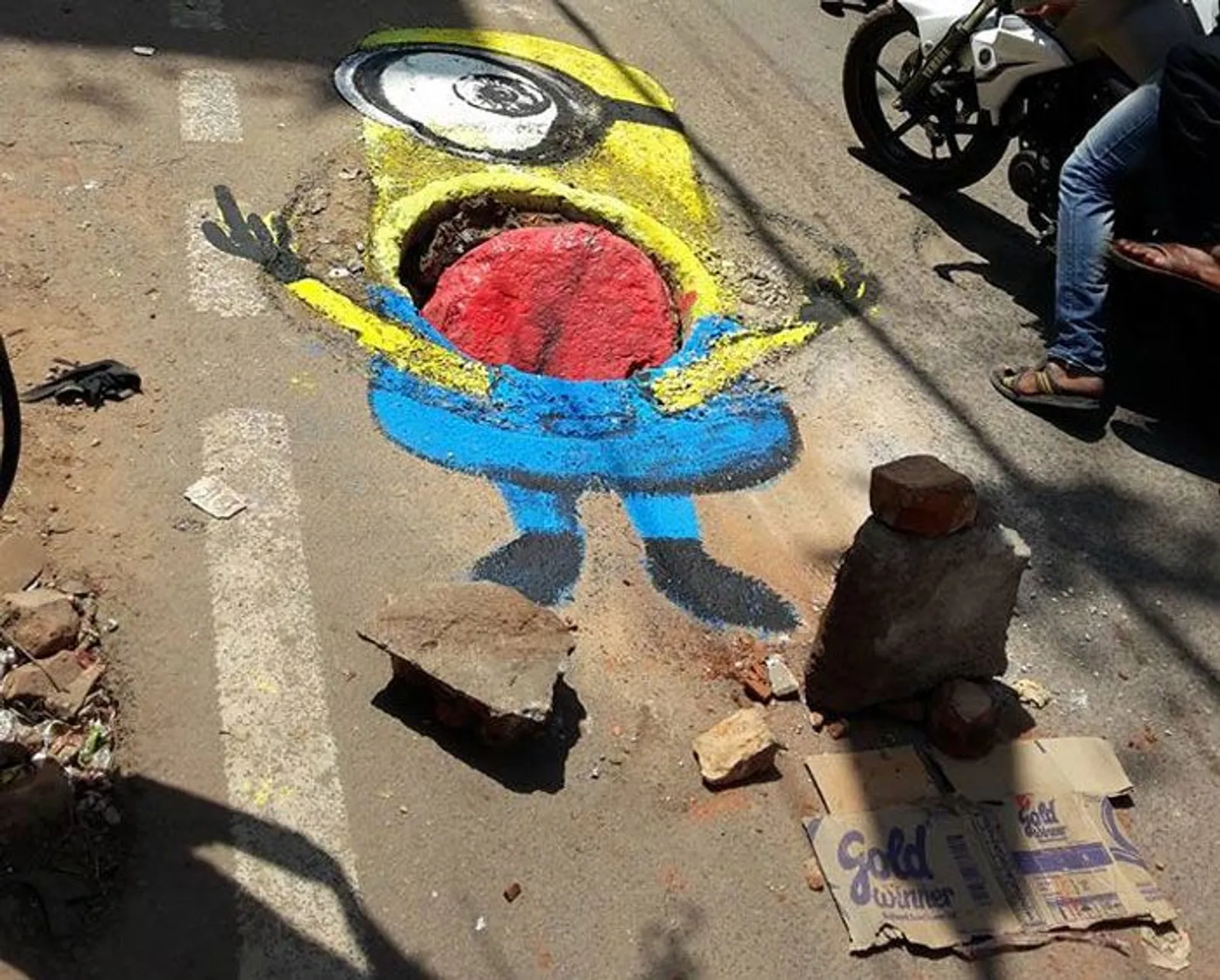 20 Karya Lukisan di Jalanan Rusak yang Bertujuan Sindir Pemerintah