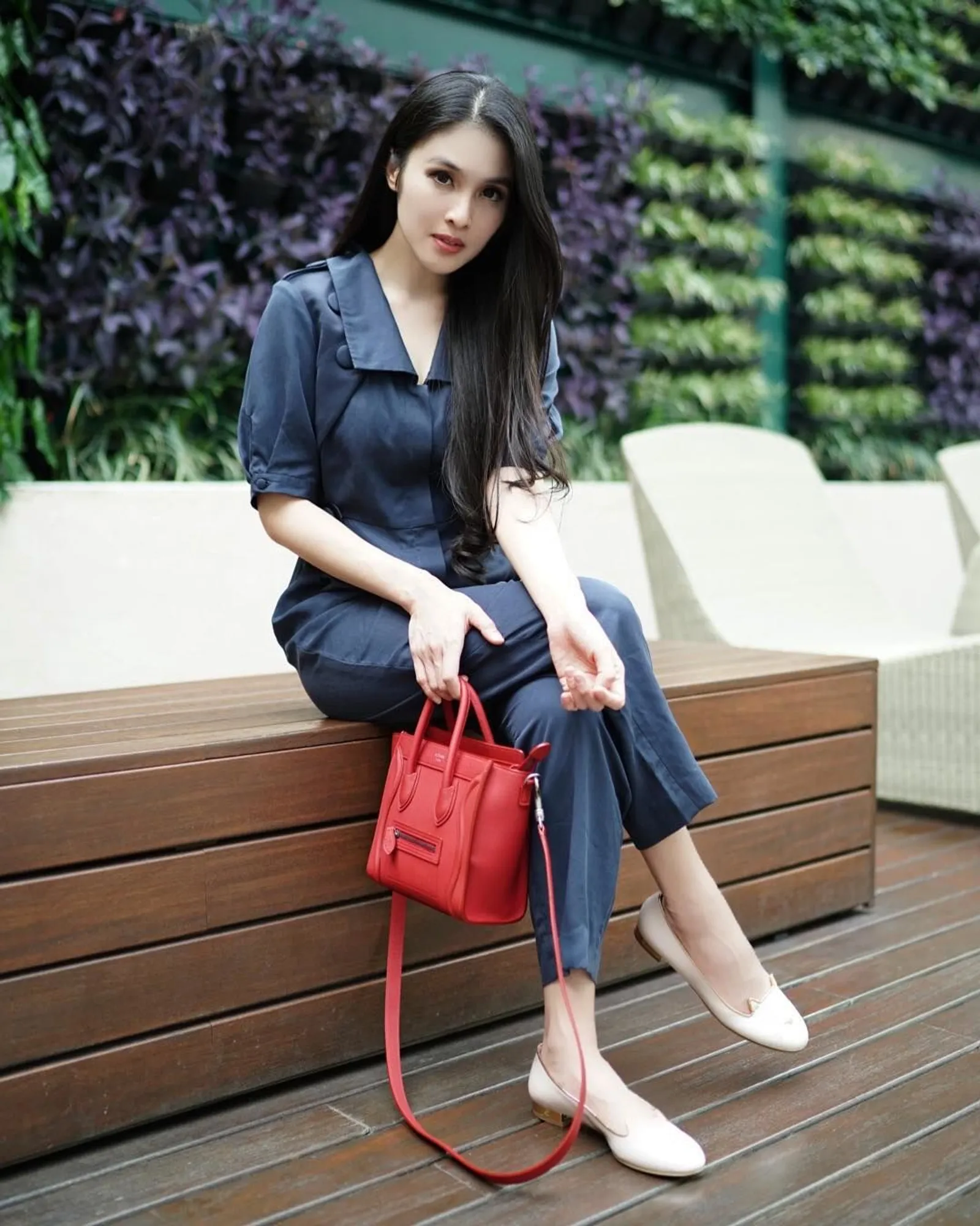 Berapa Harga 1 Look ini: Sandra Dewi