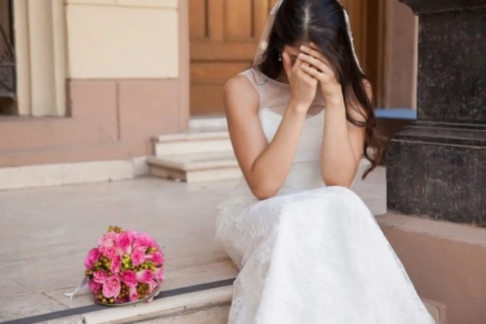 Perempuan Ini Pergoki Calon Suaminya Selingkuh Sehari Sebelum Nikah