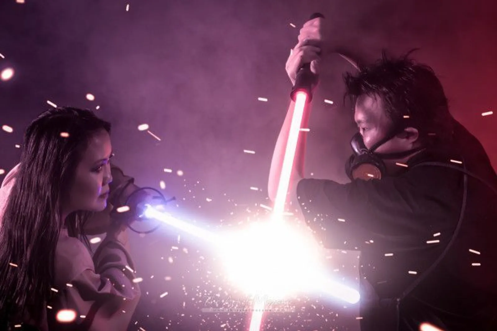 Niat Banget, Pasangan Ini Foto Prewedding Bertema Star Wars