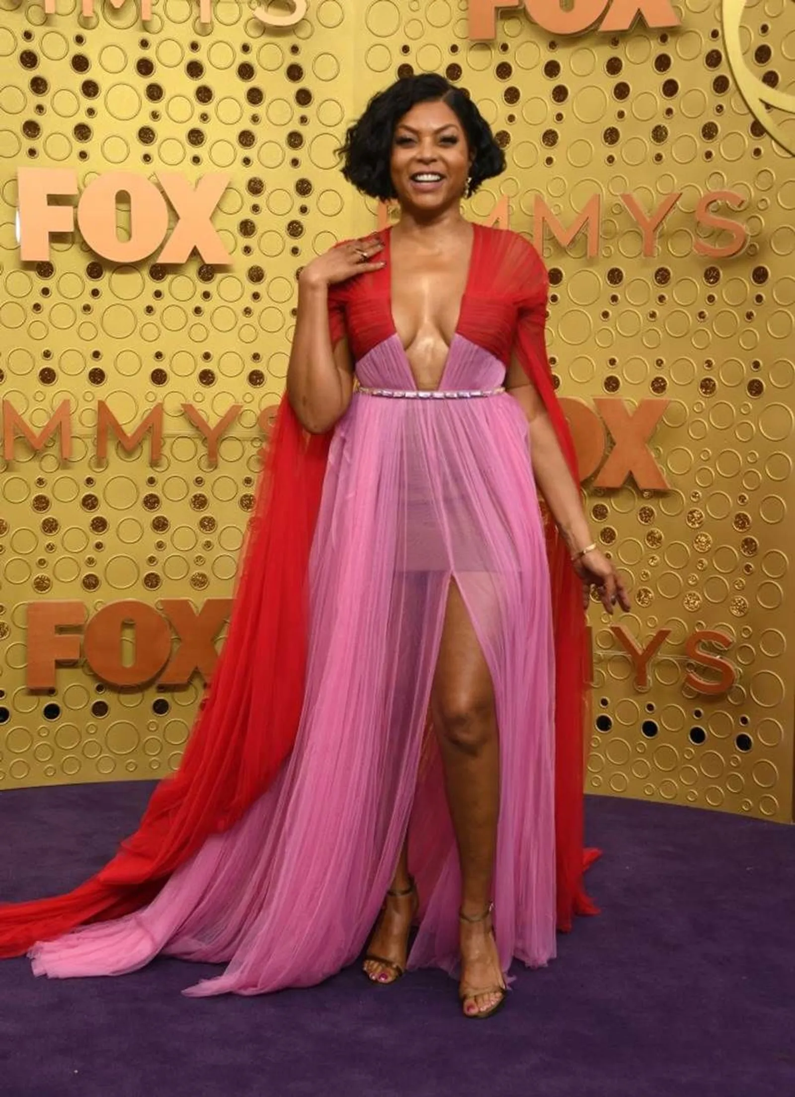 Hebohnya Gaun Warna Pink dan Merah di Karpet Merah Emmy Awards 2019