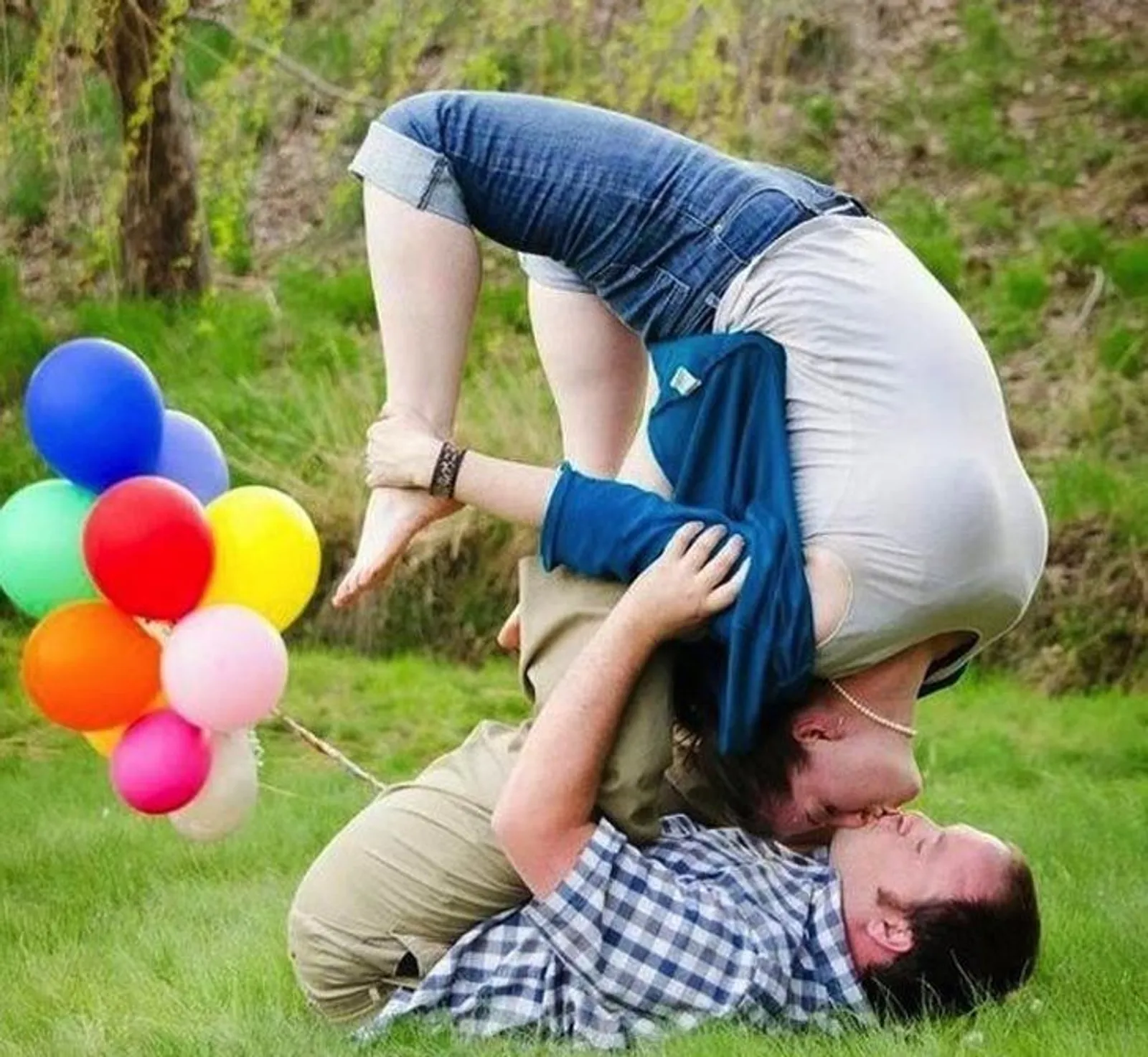 Bukannya Romantis, 15 Foto Pasangan Ini Sukses Bikin Gagal Paham