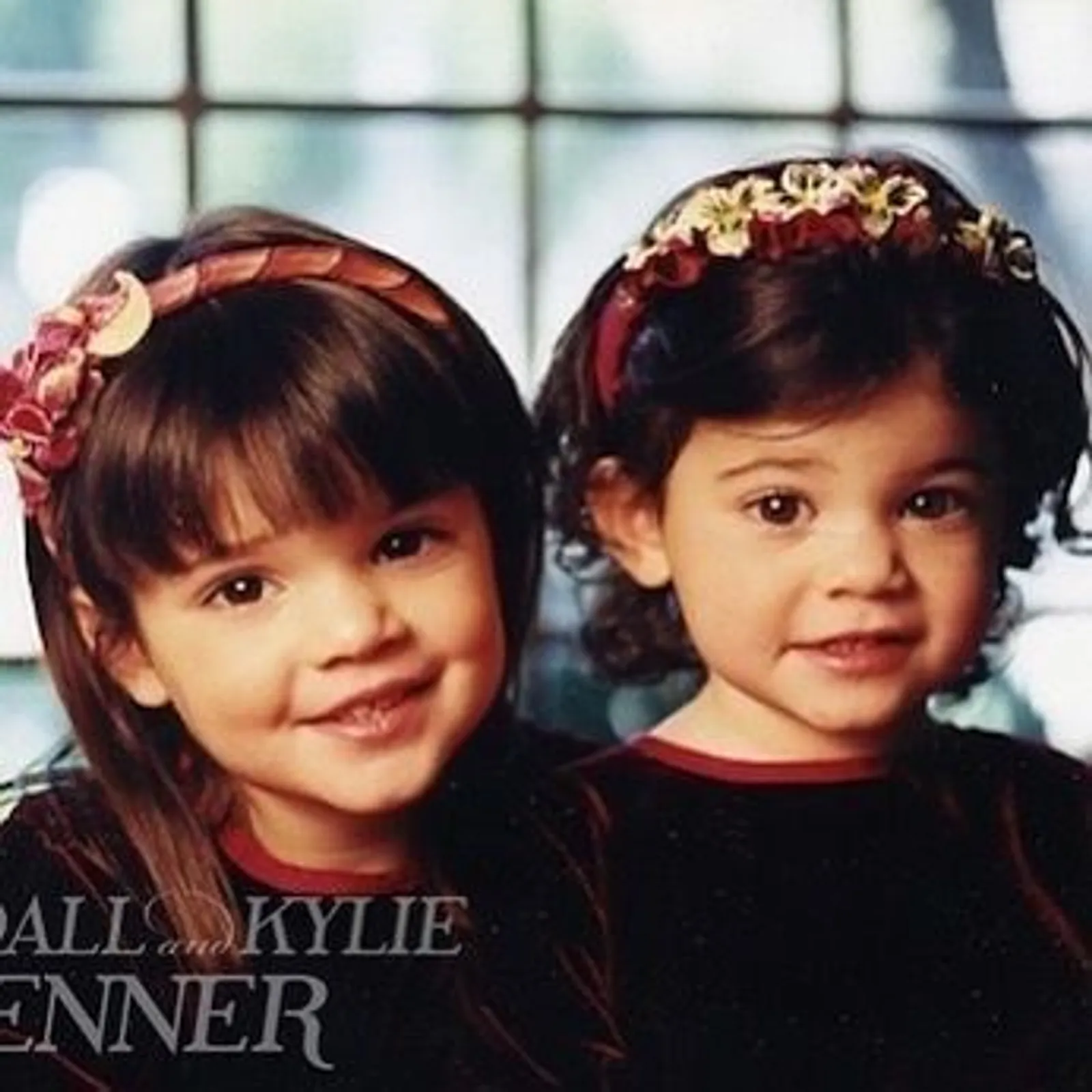 10 Potret Transformasi Kendall Jenner dan Kylie Jenner, Sibling Goals!